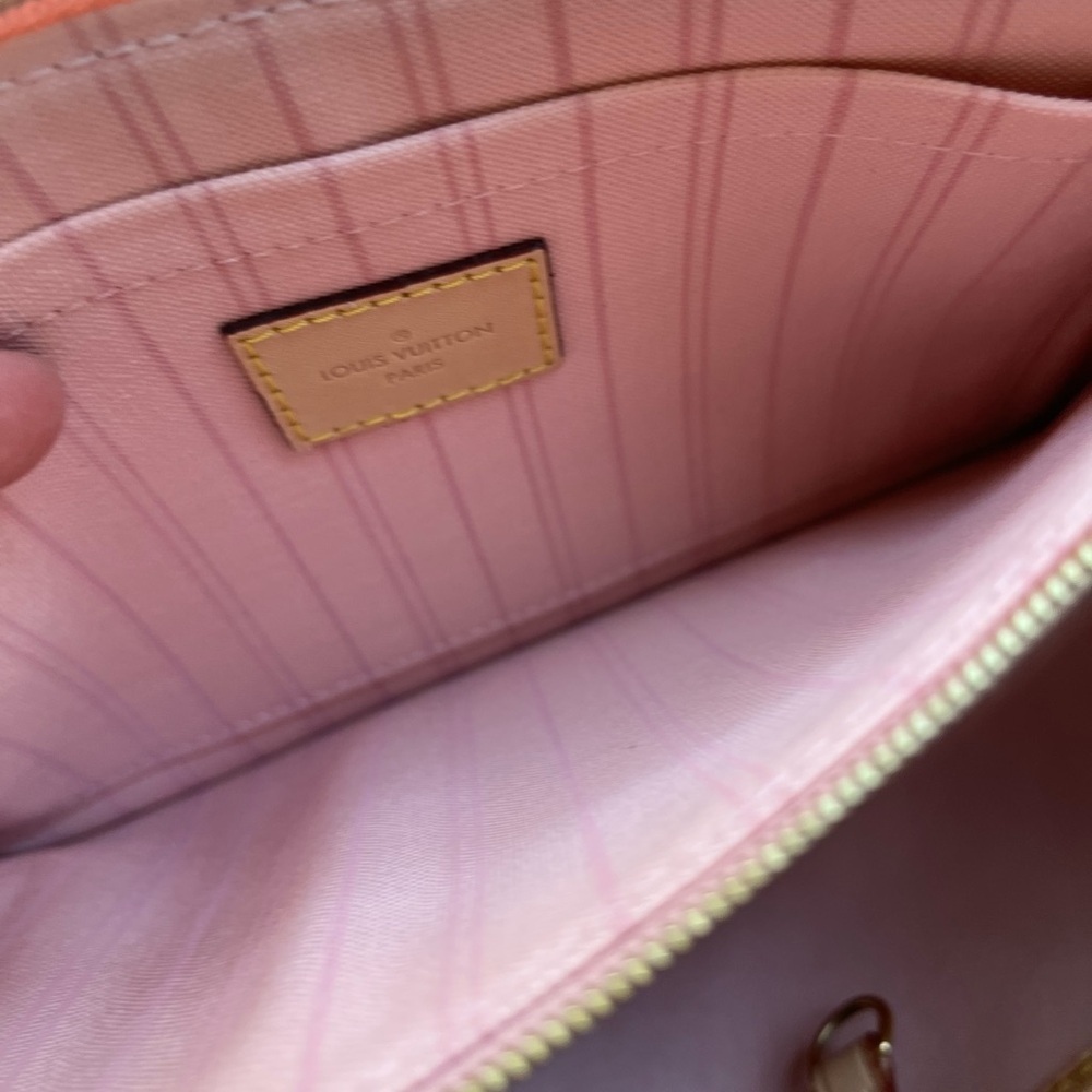 Louis Vuitton Neverfull MM - Picture 11 of 16
